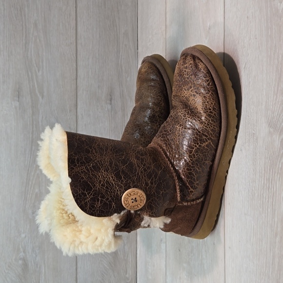 Ugg Australia Women 1872 Krinkle  Leather BaileyButtonSheepskin Boots shoes sz 8 - Picture 1 of 16